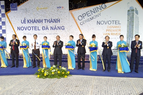 ảnh: Cắt băng khánh thành Novotel Đà Nẵng - ảnh Tr.Q.